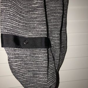 Lululemon black and white scarf